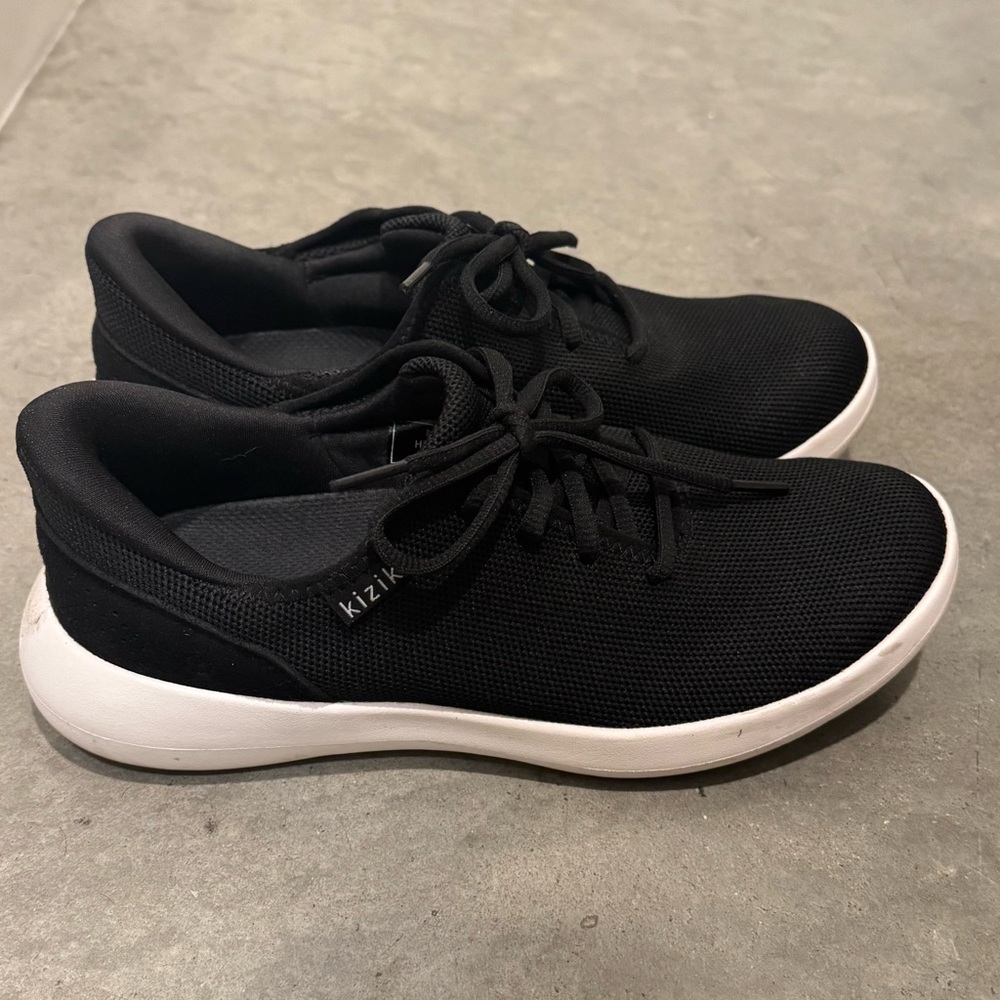 Kizik Women's Black Sneakers